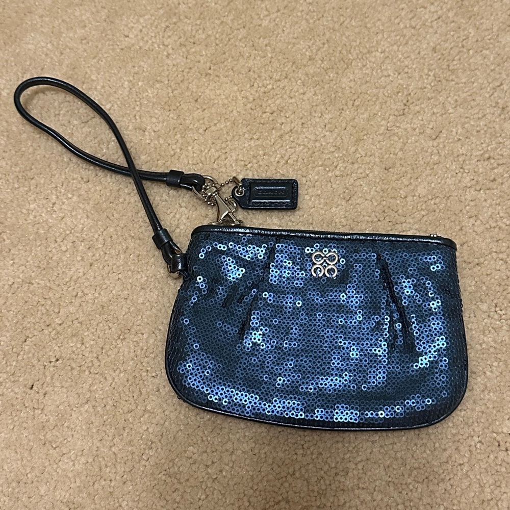 SPARKLY BLUE COACH WRISTLET VINTAGE